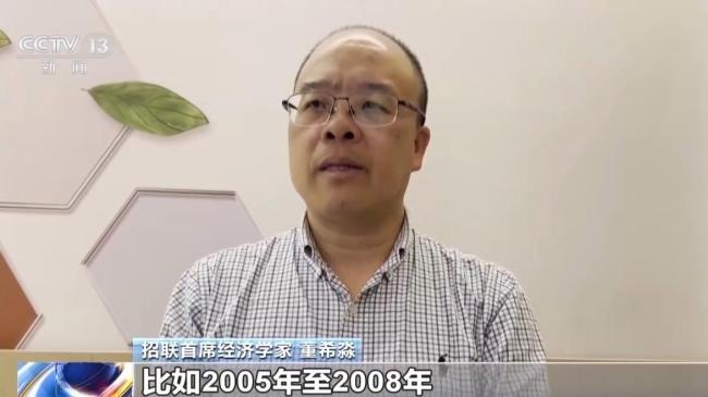 人民币汇率双向浮动弹性明显增强 市场供求为基础调节
