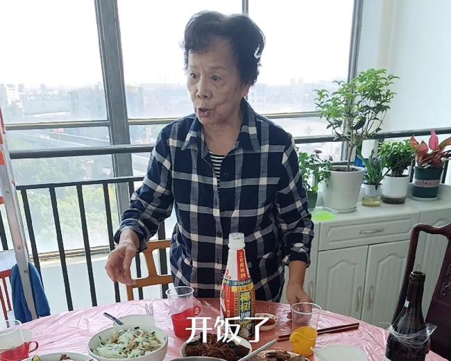 滑稽表演艺术家方艳华去世 曲艺界的巨大损失