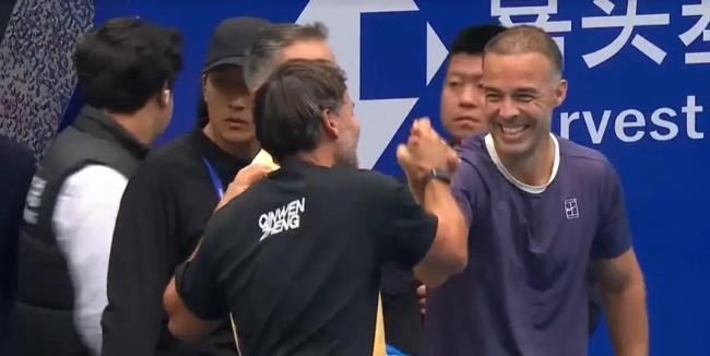 五连胜!郑钦文重返中网四强 关键分大心脏