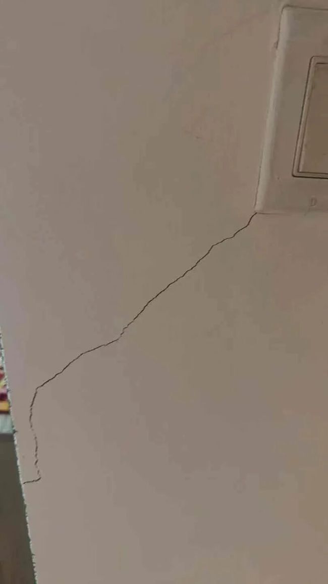 巴拿马当地华人称强震持续约5分钟 建筑物受损通讯暂正常