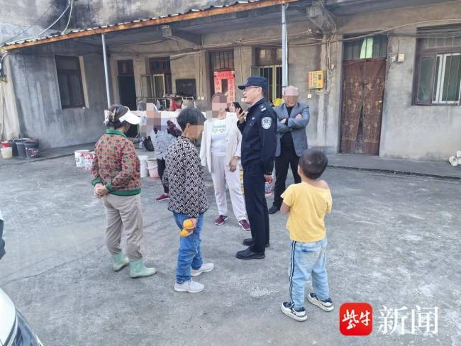 少年回家迷路冷静向交警求助