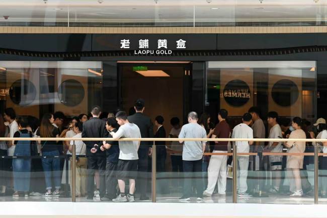 奢侈品一边关小店一边开大店 门店策略全面转向