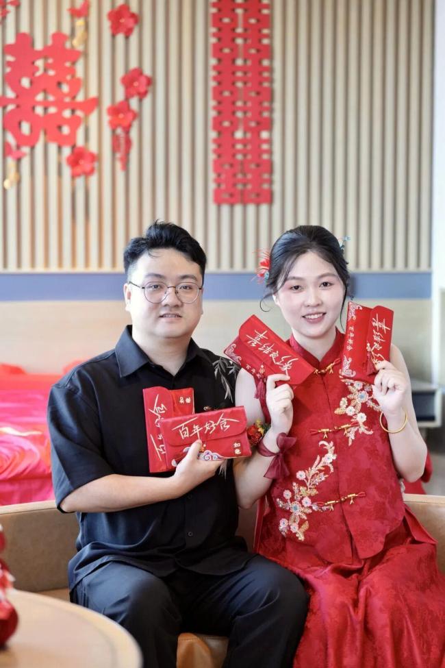 新娘父亲一句“吃好喝好”直接开席 极简婚礼获赞