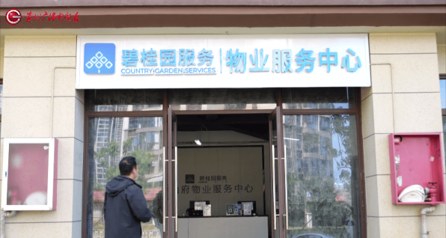 贵阳34楼住户假期返家后傻眼 窗户遭钢珠击打破裂