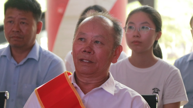 被咬掉鼻子老人获评“中国好人” 见义勇为感动社会