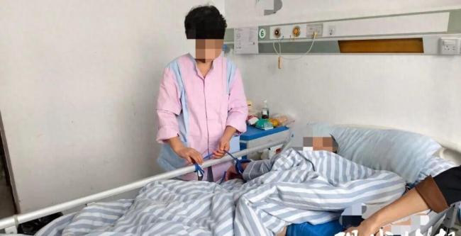 老人住护理院摔成粉碎性骨折 护工操作不当引发争议