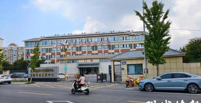 老人住护理院摔成粉碎性骨折