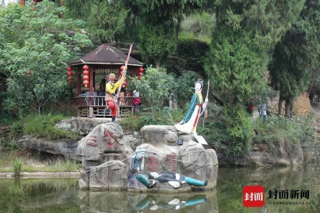 58岁男子手搓16年抽象公园 现实版“愚公移山”