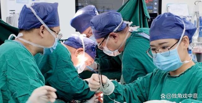女生五脏六腑全长反 罕见“镜面人”成功换心