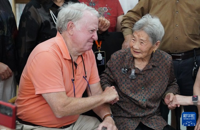 我的命是中国人救的，一定要感谢他们：中美友谊见证历史