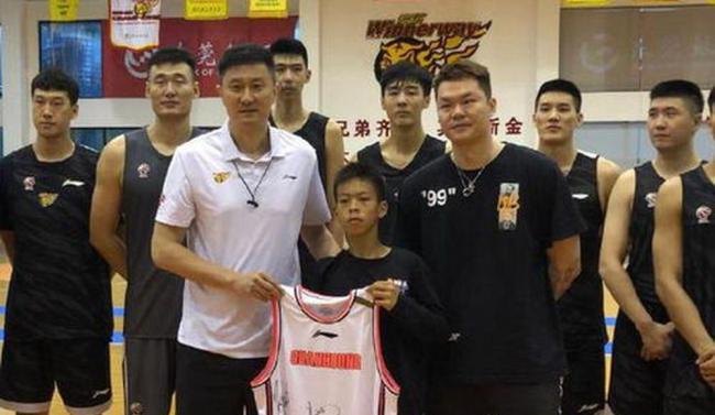 郑钦文8人团队开销曝光 日均运营成本高达5万 高成本背后的商业逻辑