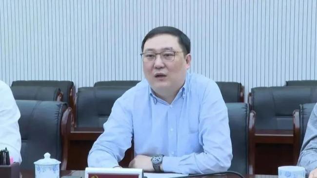 董卿老公卸任上海人寿董事长，百亿帝国落幕 密春雷11年终退场