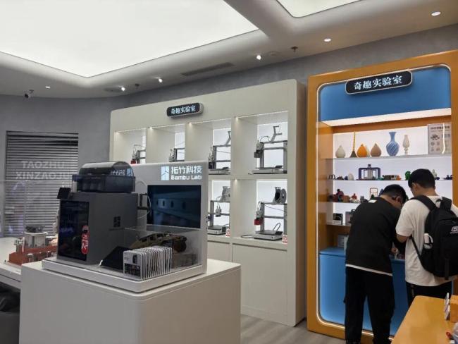 中产“新玩具”杀进商场一楼 机器人占领核心商圈
