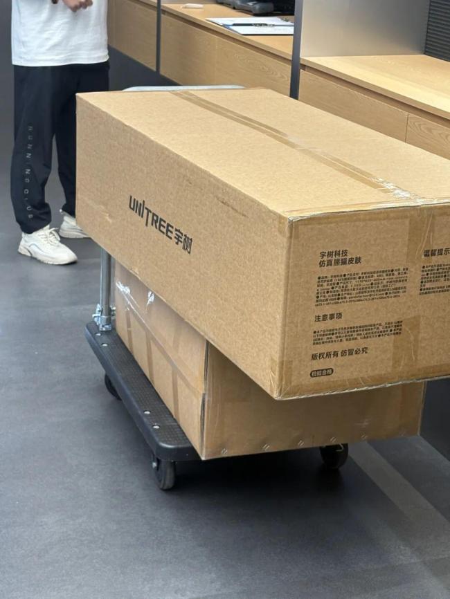 中产“新玩具”杀进商场一楼 机器人占领核心商圈