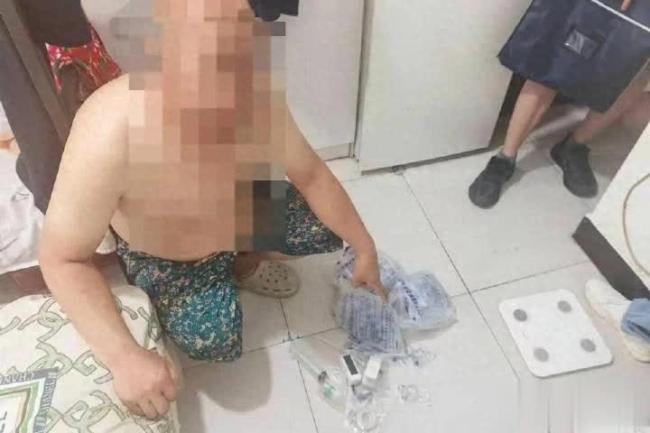 两男子将异物注入真空食品中恶意索赔
