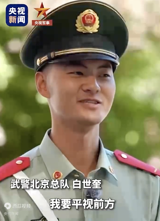 原来天安门小猫是这样认识武警的