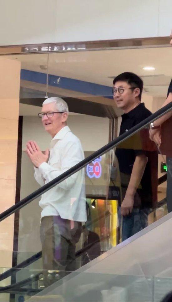 库克到访爱奇艺总部 龚宇亲自接待