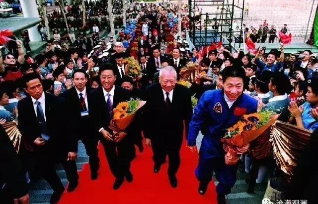 杨利伟首飞太空曾经历生死26秒 从普通小巷到星辰大海