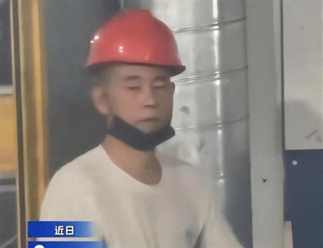 撞脸陈小春男子:生意失败进厂打工 全网热议耳窝痕巧合