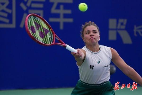 保利尼横扫巴图科娃晋级武网16强 逆转取胜展现顽强球风