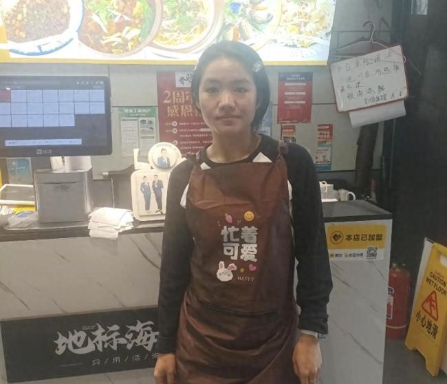 崔晋换掉与李勒优同框背景图