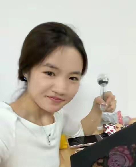 崔晋换掉与李勒优同框背景图 风波后悄然和好