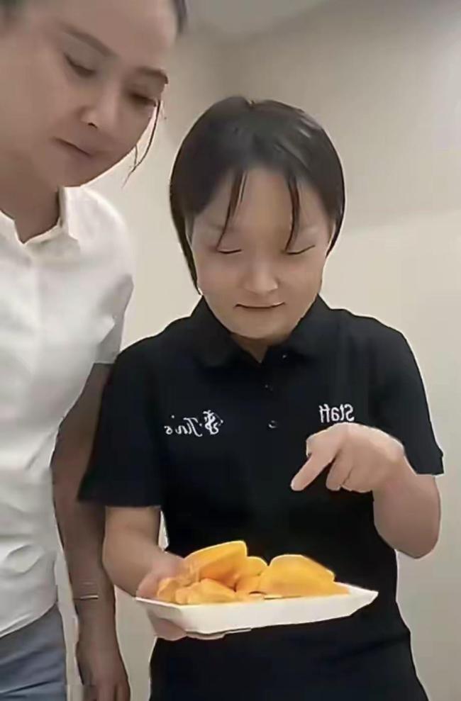 崔晋换掉与李勒优同框背景图 风波后悄然和好