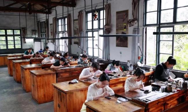 旅行变成上兴趣班 年轻人赶着当学徒 技能度假风靡一时