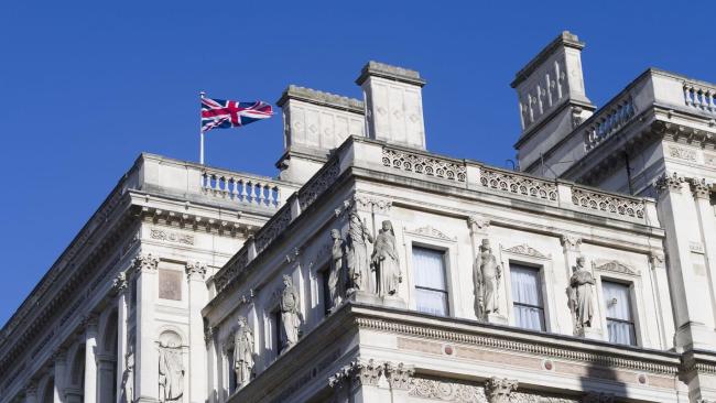 英国召见伊朗驻英大使并制裁两名伊朗籍人士