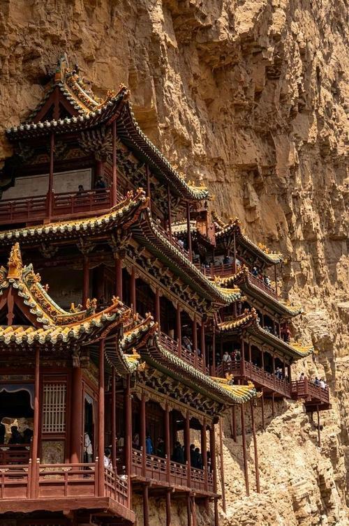 央视追踪悬空寺做引体向上事件 文物安全引关注