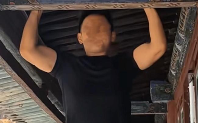 央视追踪悬空寺做引体向上事件 文物安全引关注