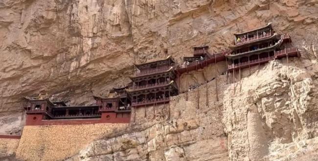 央视追踪悬空寺做引体向上事件 文物安全引关注