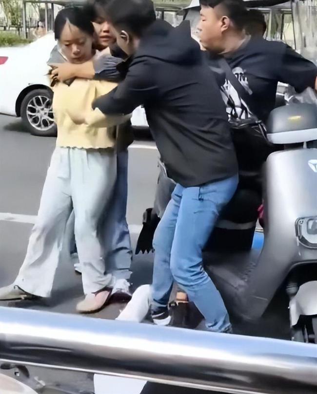 U型锁打人事件后续 谣言四起引关注