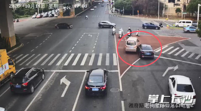 面包车司机冒险救下多人