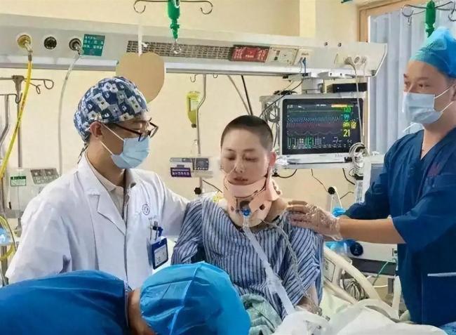 35楼坠落女网红称想不起如何坠楼 绿化带奇迹挽救生命
