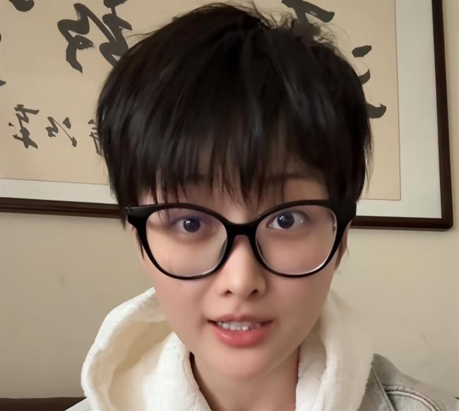 35楼坠落女网红称想不起如何坠楼 绿化带奇迹挽救生命