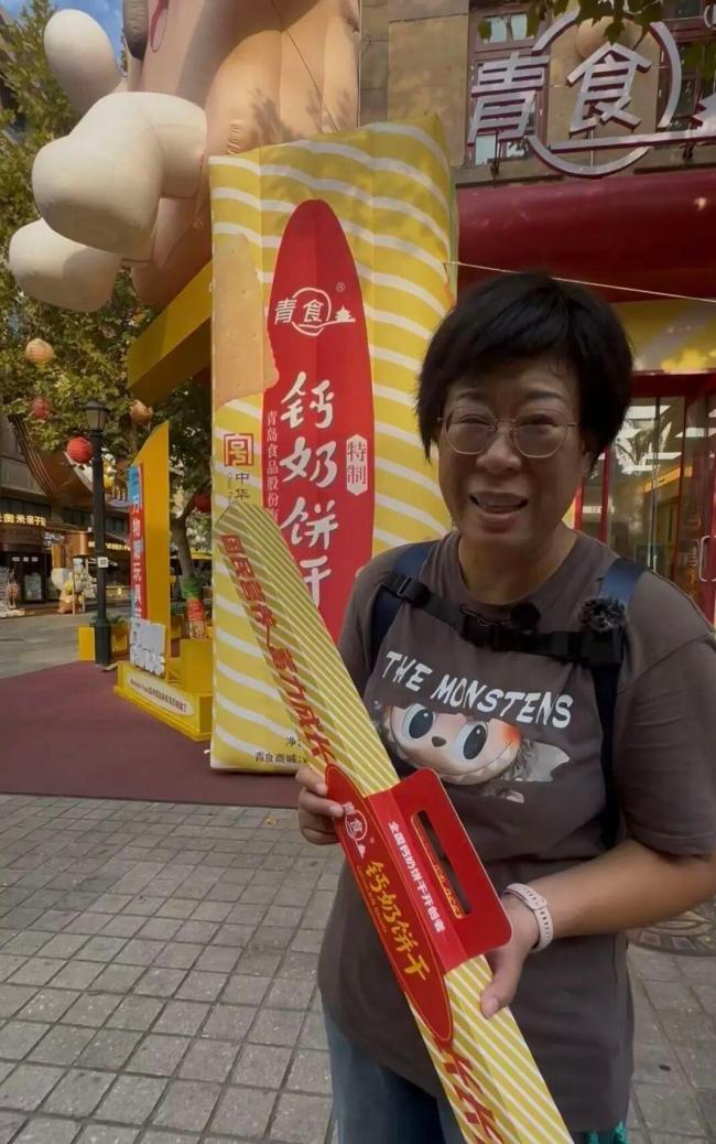 超长蛋挞没下手1米钙奶饼干我真买 青岛人的童年回忆
