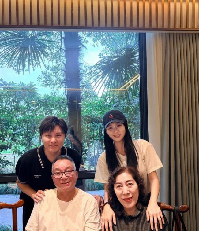 乔任梁父母回应陈乔恩10年不忘 真挚友情温暖人心