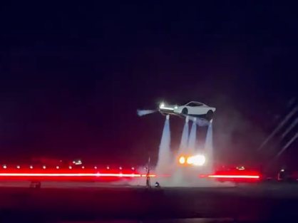 特斯拉Roadster能飞还会空中翻滚