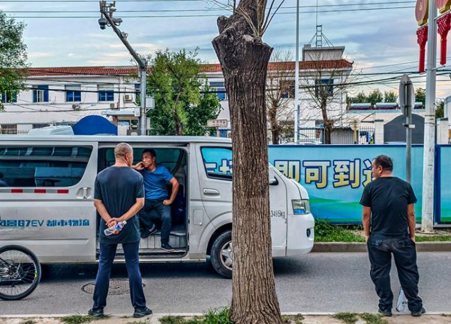 清华博士生出没零工市场八年,想为工友们开一家公益浴室