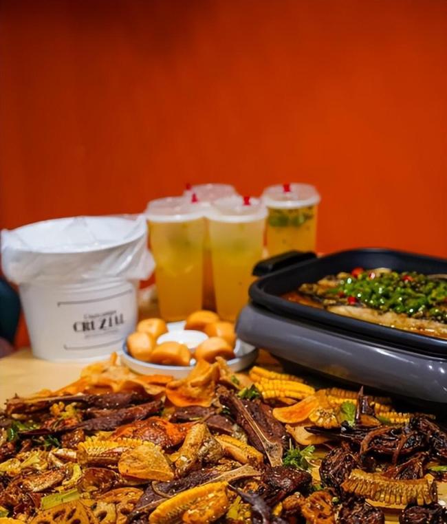 饭馆老板自家饭菜 顾客伸手就夹 善意提醒反遭暴力对待