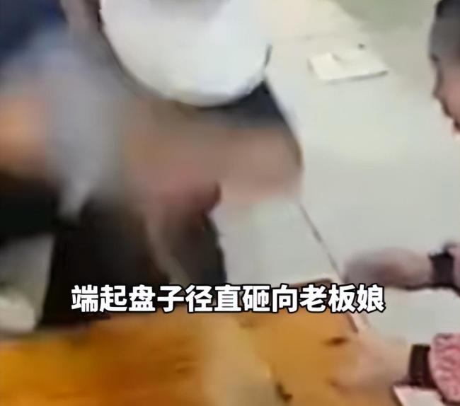 饭馆老板自家饭菜 顾客伸手就夹 善意提醒反遭暴力对待