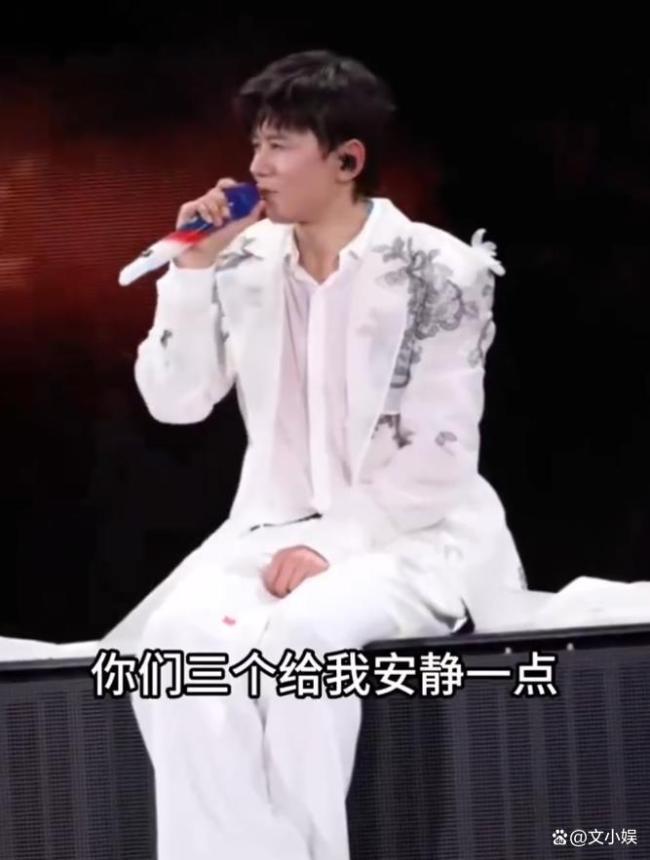 张杰让跳跳俏俏小咘芽安静一点 温馨互动成焦点