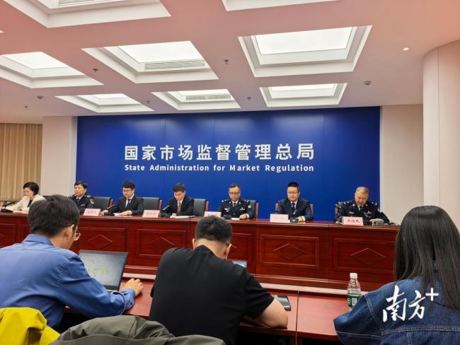 警方追查出1400余张加油机作弊主板 科技化作弊手段曝光