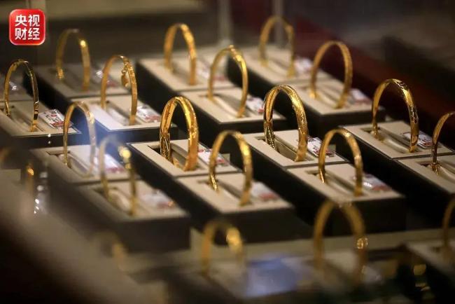 黄金市场大变化：年轻人成买金大户