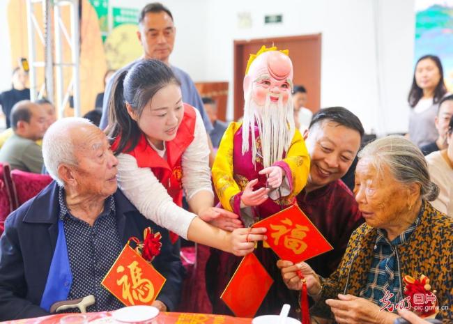 各地举行丰富多彩活动庆重阳 温暖桑榆情