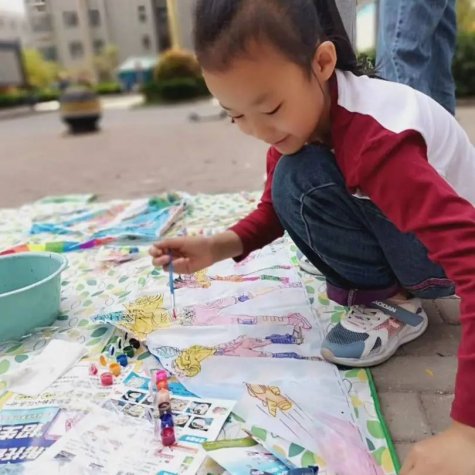 济宁市泗水县泗河街道舜发社区开展风筝彩绘DIY活动