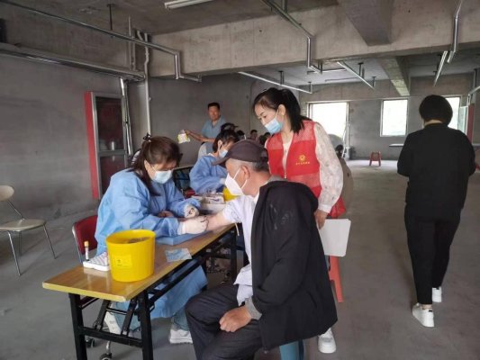 济宁市太白湖新区许庄街道古桥社区开展健康查体活动