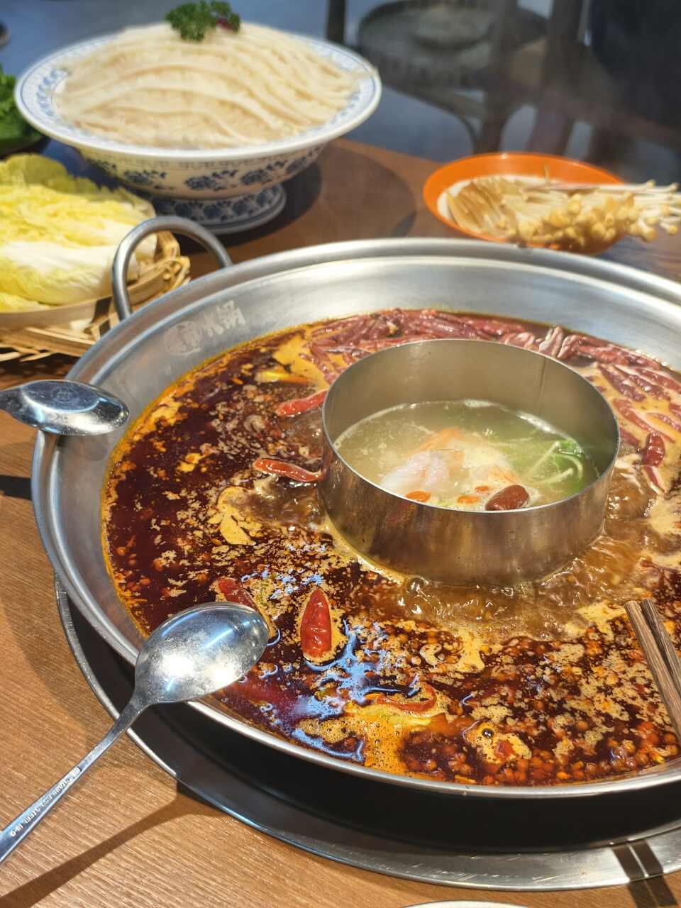 李响响菜市火锅(济宁长安花园店)